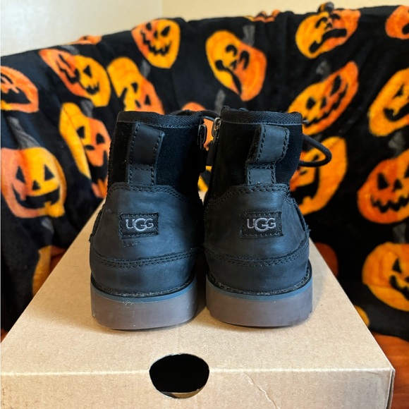 Ugg Boys Bradley Ankle Boot - Picture 7 of 8
